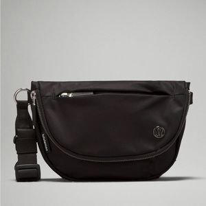 Lululemon all night Micro Festival bag zip top black